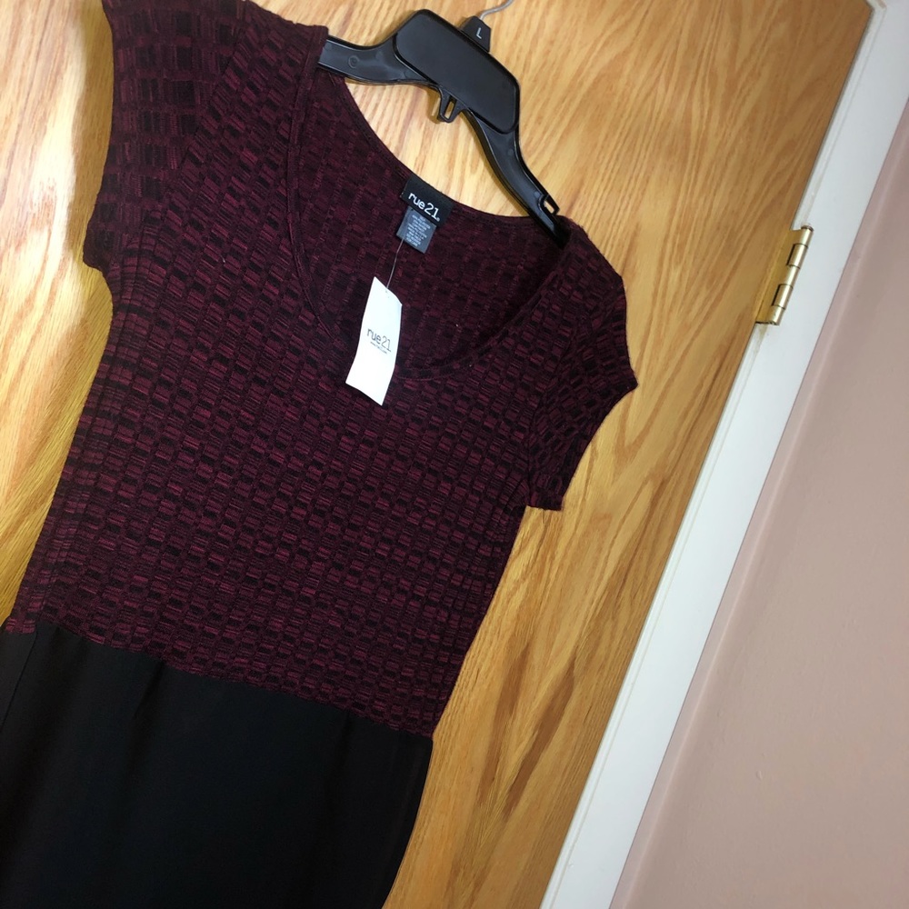 Rue 21 maroon rayon (cropped) top